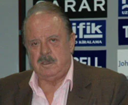 Cavcav, elini cebine attı!