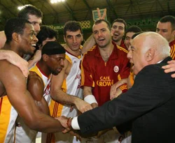 Cim Bom yine şov yaptı: 80-68