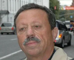 'Ehud Barak travesti, Tsipi Livni sevici'