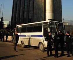 Ekipler Türk Metal binasından ayrıldı