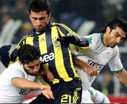 Fenerbahçe Bursa'yı yendi sağlama aldı