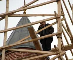 İntihar etmek için minareye çıktı