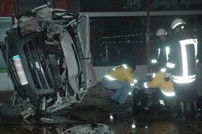 Kamyon takla attı: 2 ölü