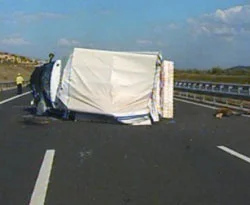 Kastamonu'da tır yolu kapadı