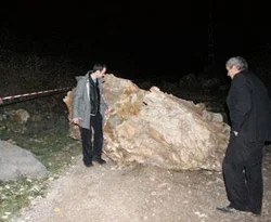 Kayalar yuvarlandı, evler boşaltıldı