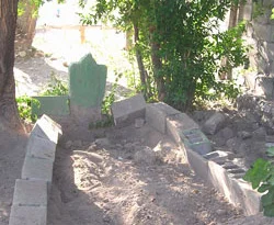 Kazı yapanlar, 11 mezarı tahrip etti