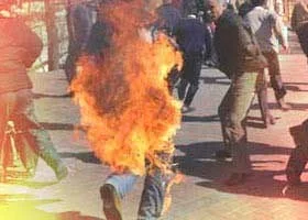 Kendini yakarak İsrail'i protesto etti