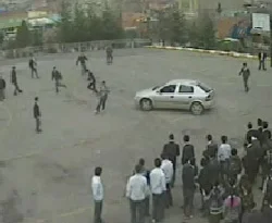 Oto hırsızından tehlikeli şov / VİDEO