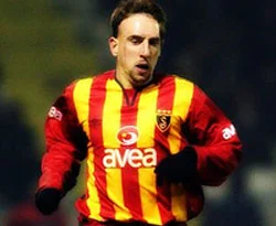 Ribery tavuğa saldırıyordu!