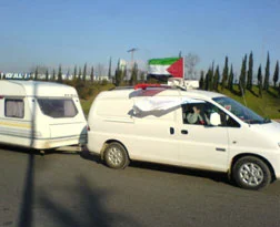 ...Ve Filistin konvoyu Suriye'ye girdi