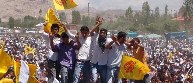 Yasadışı slogan atan 23 DTP'li gözaltında