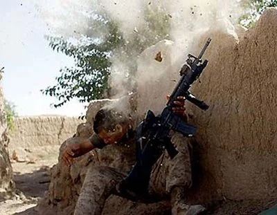 Afganistan'da 2 NATO askeri öldü