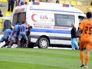 Ambulans bozulursa futbolcu ne yapar