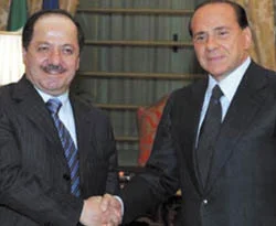 Barzani İtalya'da kürt bayrağı ile karşılandı