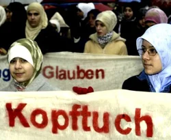 'Başörtüsü yasağı insan hakları ihlali'