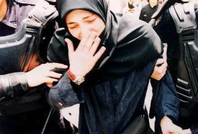 Bezirgan'ın eşine TEKE TEK cezası