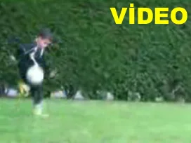 Cezayirli minik Muhammed'den futbol şov