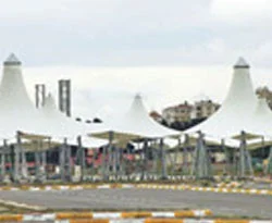 Doğalgaz hattının üzerine eğlence merkezi!