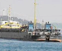Doğalgaz tankeri boğazı kapattı
