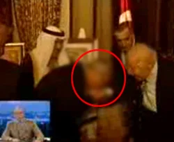 Erbakan'ın elini öpen o isim