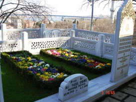 Esad Coşan Hocaefendi anılıyor