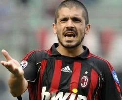 Gattuso canlı salyangoz yedi!
