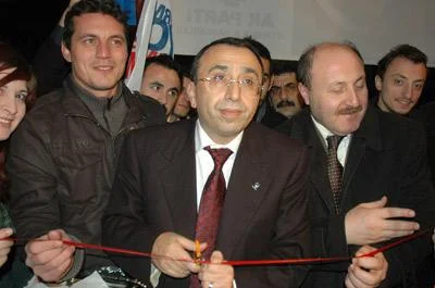 Haberdar seçmenlerle bir araya geldi