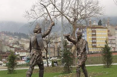 Heykel'in kılıç ve kalkanı yine çalındı!