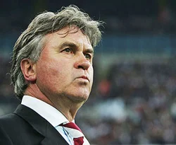 Hiddink, Chelsea'ye göz kırptı