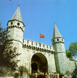 İki tarihi mekân eski ihtişamına kavuştu