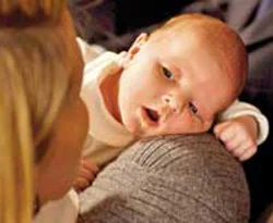 İngiltere'de 14 aylık bir bebek büyümüyor