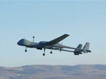 İran'dan insansız bir keşif uçağı