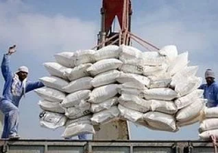 İsrail, Gazze'ye yardım gemisini durdurdu
