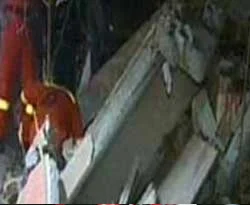İstinat duvarı çöktü evler boşaltıldı