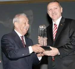 Kültür ödülü Çetin Altan'a