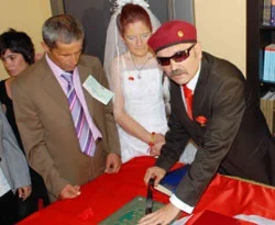 Mahkemede de Kur'an'la şov yaptı