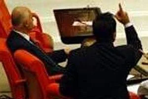 Mecliste cezaevi tartışması