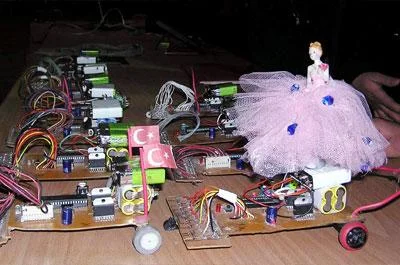 Öğrencilerin yaptığı robotlar yarıştı