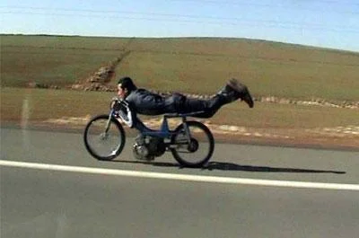 Ölümle adeta dalga geçtiler