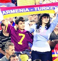 Şimdi de Ermeni aydınlar özür diliyor
