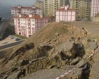 Şişli'deki heyelanda gecekondu çöktü