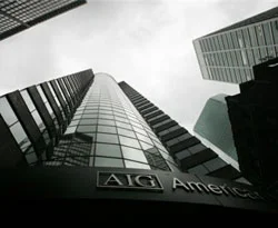 AIG'den CEO'lara batırma ikramiyesi