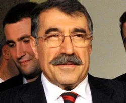 Aksu'nun bıyıkları espri konusu