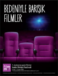 Bedeniyle barışık, modern ve iğneleyici