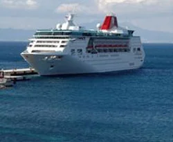 Bodrum'a sezonun ilk turist gemisi geldi