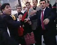 Çarşaflı kadına dayak Baykal'ı kızdırdı