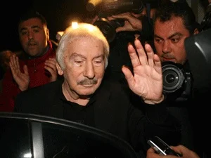 Dostlarından İlhan Selçuk'a acı mesajlar