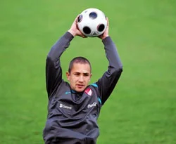 Emre Aşık idmana çıkmadı