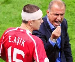 Emre Aşık'ın durumu belirsiz
