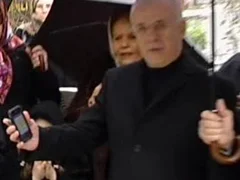 Ertuğrul Özkök mezarlıkta imam oldu